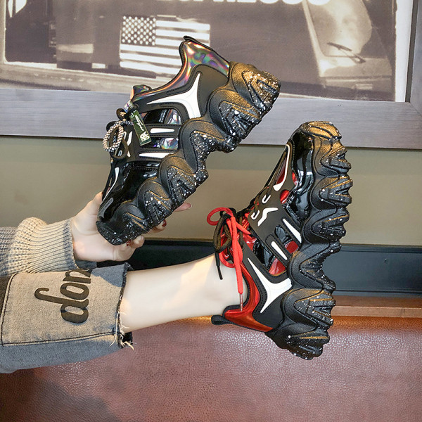 Καθημερινά αθλητικά γυναικεία παπούτσια με ίσια σόλα σε δύο χρώματα