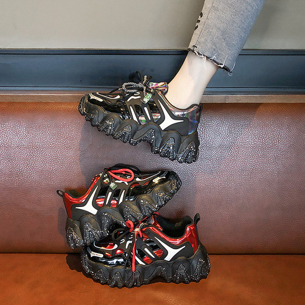 Καθημερινά αθλητικά γυναικεία παπούτσια με ίσια σόλα σε δύο χρώματα