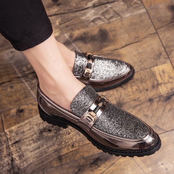 Κομψά μοκασίνια από οικολογικό δέρμα με απαλό αποτέλεσμα και πόρπη