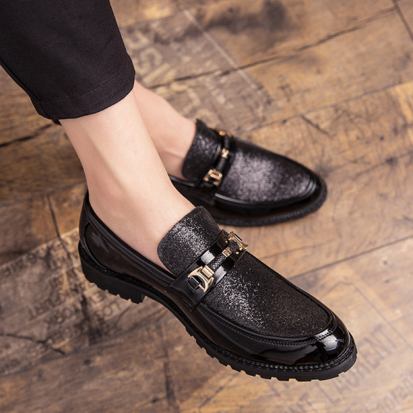 Κομψά μοκασίνια από οικολογικό δέρμα με απαλό αποτέλεσμα και πόρπη