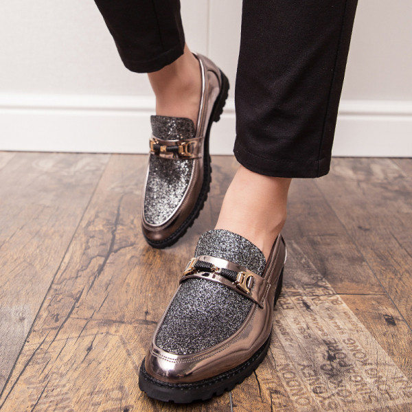 Κομψά μοκασίνια από οικολογικό δέρμα με απαλό αποτέλεσμα και πόρπη