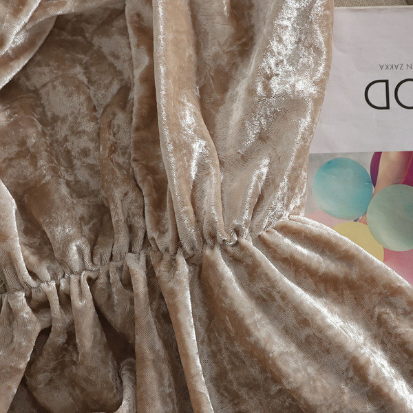 Kohandatud naiste sametpluus V-kaelusega