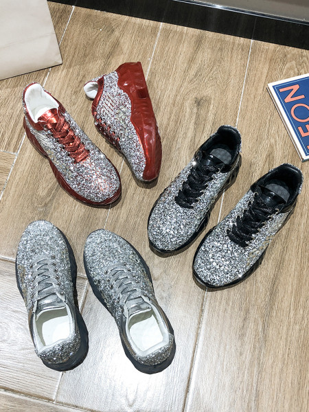 Naiste moodsate tossude uus mudel läikiva efektiga, kivikeste ja kareda tallaga