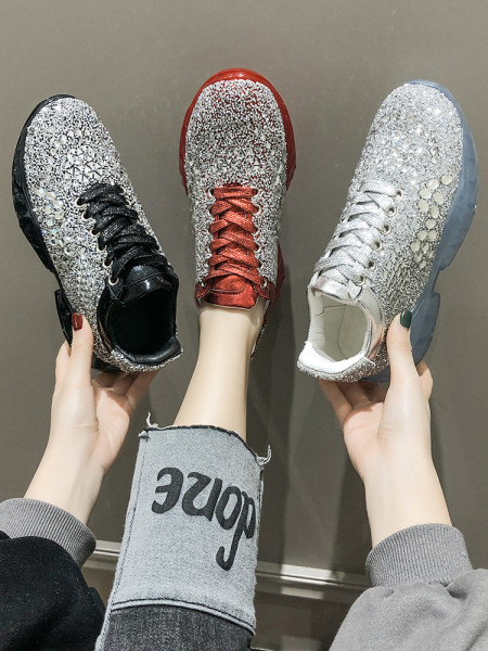 Naiste moodsate tossude uus mudel läikiva efektiga, kivikeste ja kareda tallaga