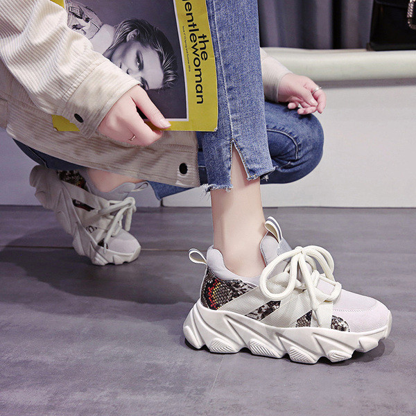 Καθημερινά γυναικεία αθλητικά παπούτσια eco suede με πλατφόρμα και στοιχεία φιδιού