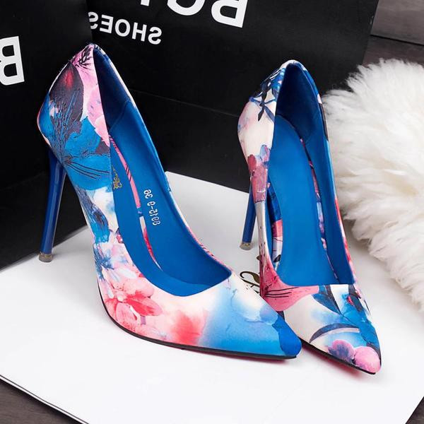 Κομψά παπούτσια με ψηλά τακούνια - μυτερό μοντέλο