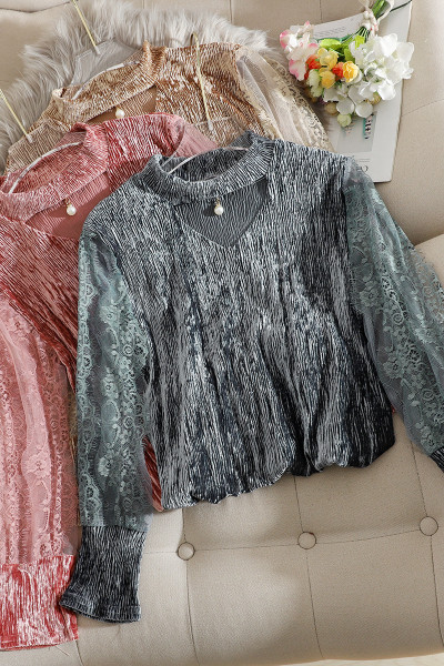 Μοντέρνα γυναικεία μπλούζα με κομμένο μπροστινό μέρος και διακόσμηση πέρλες