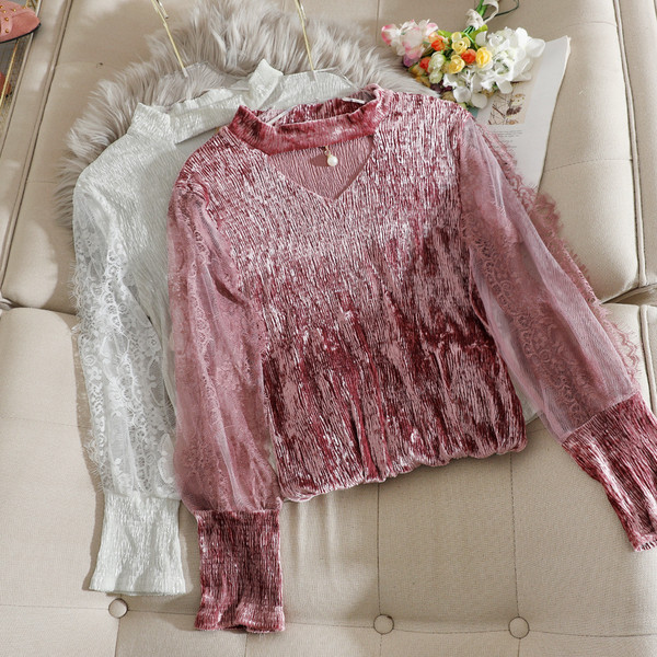 Μοντέρνα γυναικεία μπλούζα με κομμένο μπροστινό μέρος και διακόσμηση πέρλες