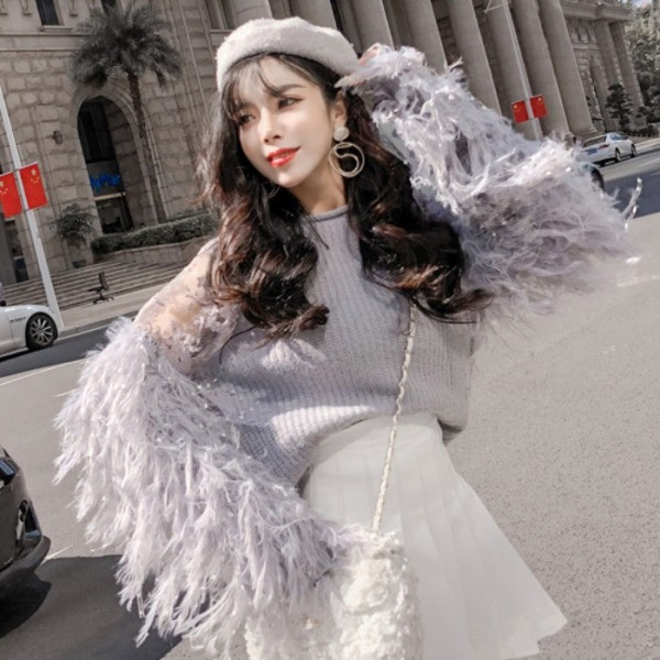 Μοντέρνο γυναικείο πουλόβερ με φούντες και κεντήματα