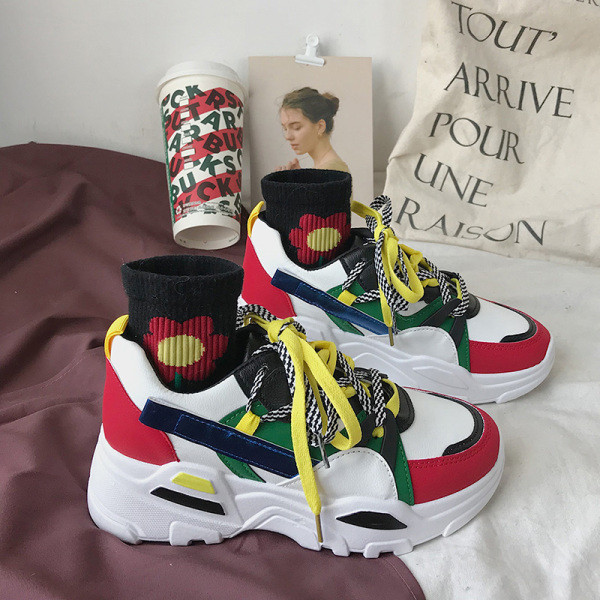 Χρωματιστά γυναικεία αθλητικά παπούτσια από οικολογικό δέρμα με χοντρή σόλα και κορδόνια