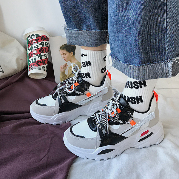 Χρωματιστά γυναικεία αθλητικά παπούτσια από οικολογικό δέρμα με χοντρή σόλα και κορδόνια