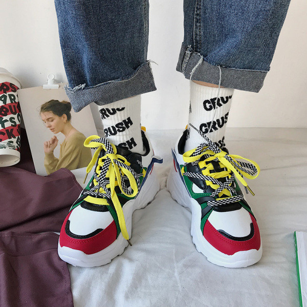 Χρωματιστά γυναικεία αθλητικά παπούτσια από οικολογικό δέρμα με χοντρή σόλα και κορδόνια