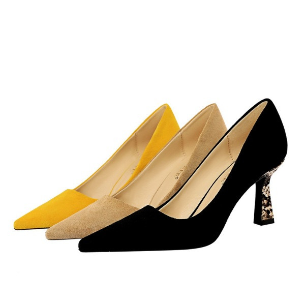 Μοντέρνα γυναικεία υποδήματα eco suede με τακούνι με amimal print