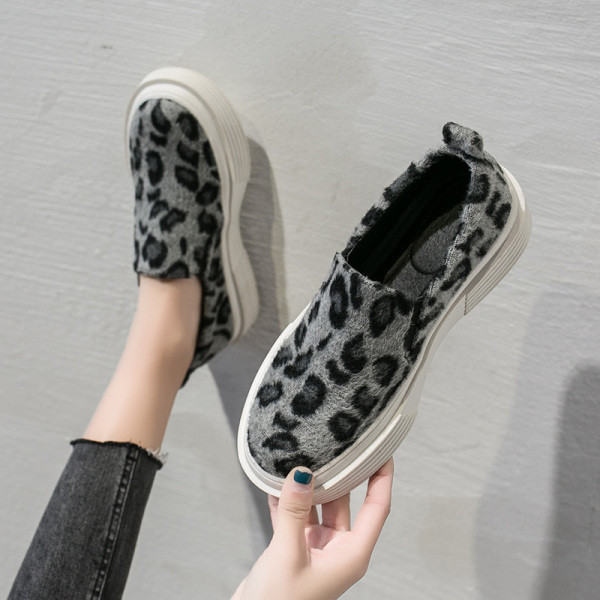 Καθημερινά μοκασίνια γυναικεία με επίπεδη σόλα  και λεοπάρδαλη  print 