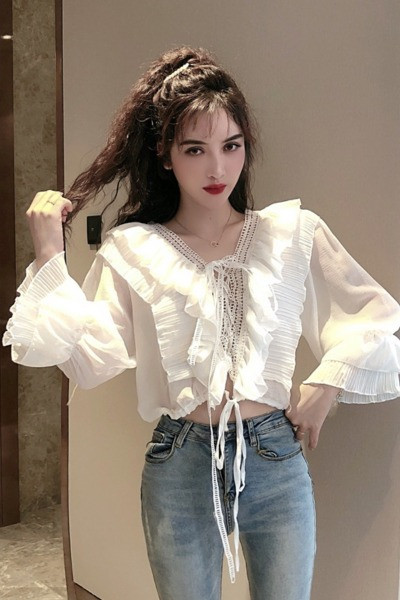 Γυναικείο πουκάμισο σιφόν με V ντεκολτέ και κορόνια