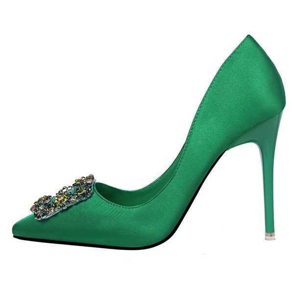 Κομψά σατέν παπούτσια με ψηλά τακούνια και διακόσμηση πέτρες -  μυτερό μοντέλο