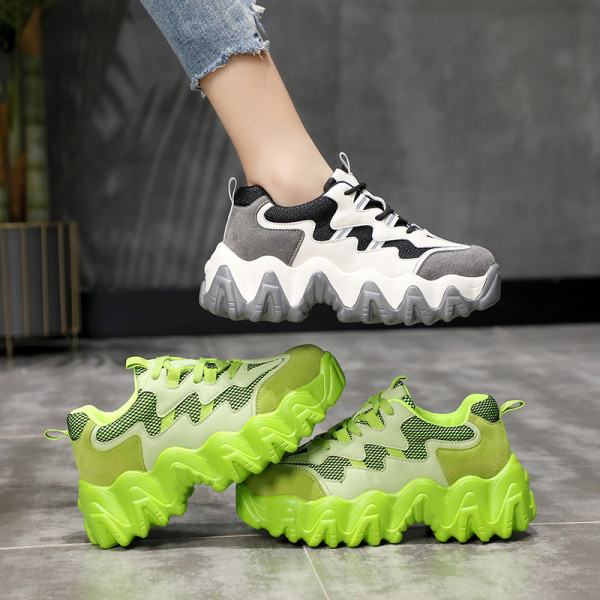 Αθλητικά γυναικεία παπούτσια eco suede με ανθεκτική σόλα σε δύο χρώματα