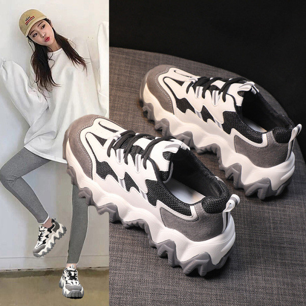 Αθλητικά γυναικεία παπούτσια eco suede με ανθεκτική σόλα σε δύο χρώματα