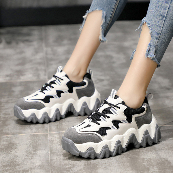 Αθλητικά γυναικεία παπούτσια eco suede με ανθεκτική σόλα σε δύο χρώματα