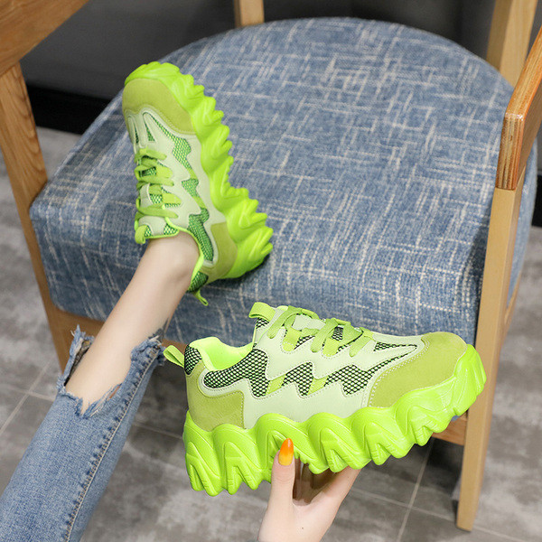 Αθλητικά γυναικεία παπούτσια eco suede με ανθεκτική σόλα σε δύο χρώματα