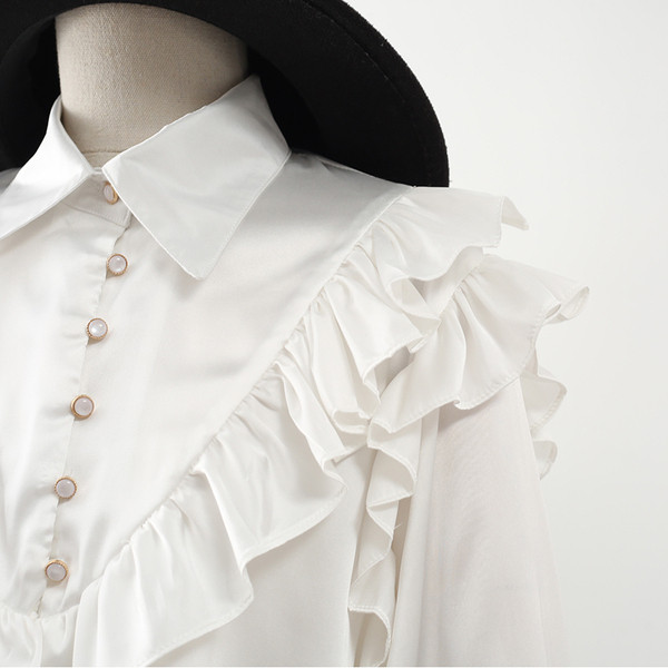 Κομψό γυναικείο πουκάμισο με κλασικό γιακά και μακρύ μανίκι