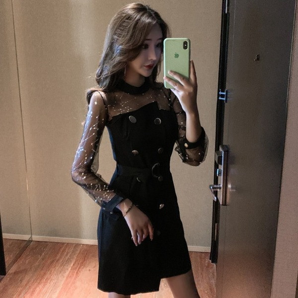 Μαύρο γυναικείο φόρεμα με μακριά μανίκια και κουμπιά