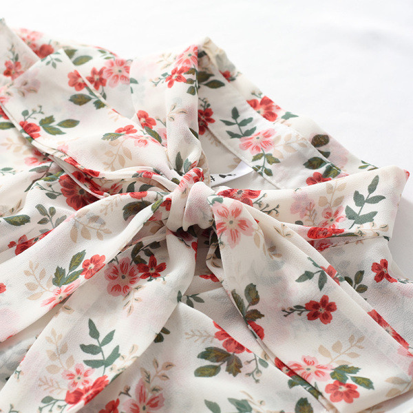 Lillemotiivide ja lipsudega vabaaja naiste šifoonisärk