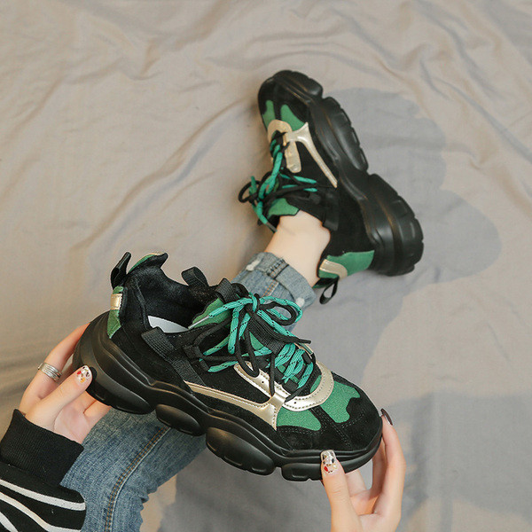 Αθλητικά γυναικεία παπούτσια eco suede με σκληρή σόλα και κορόνια