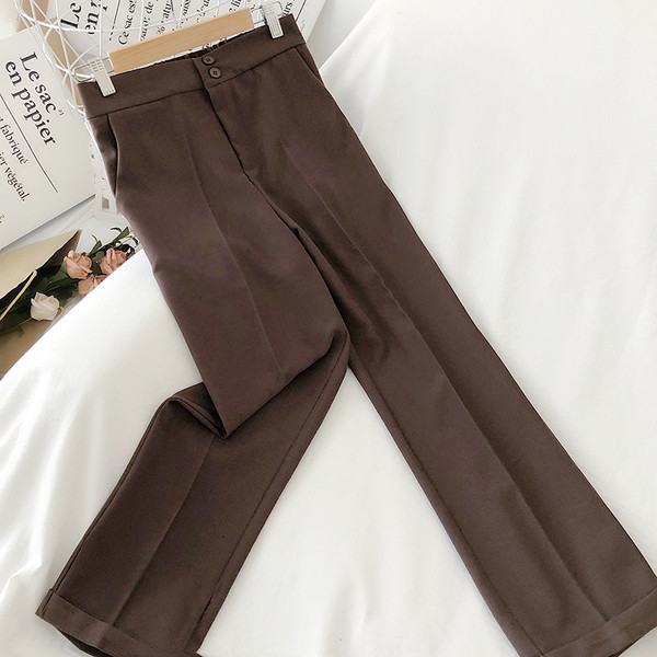 Μοντέρνο γυναικείο παντελόνι με κουμπιά και ψηλή μέση