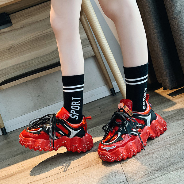 Κορυφαία γυναικεία αθλητικά έκο δερμάτινα  παπούτσια με πλατφόρμα και κορδόνια σε δύο χρώματα