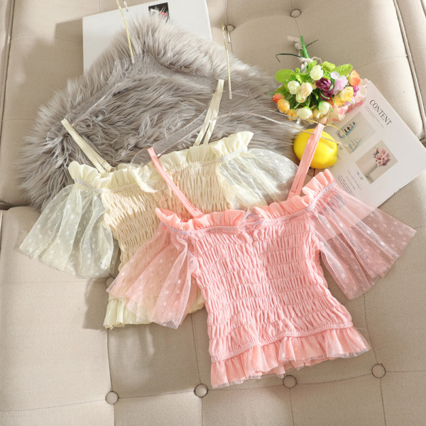 Вталена дамска блуза с паднали ръкави от тюл и тънки презрамки 