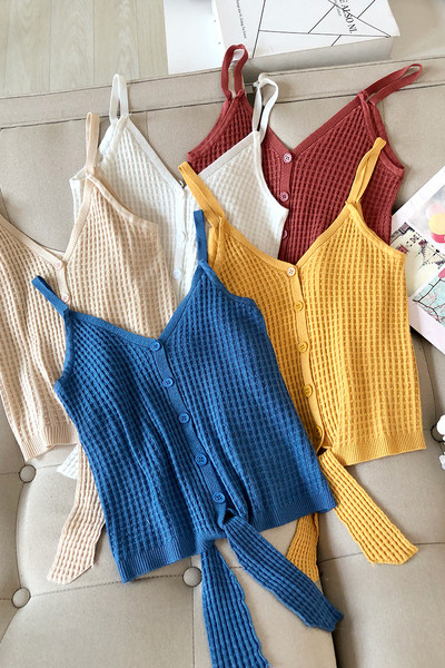 Плетен дамски потник с тънки презрамки и копчета