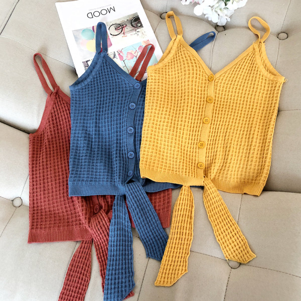 Плетен дамски потник с тънки презрамки и копчета