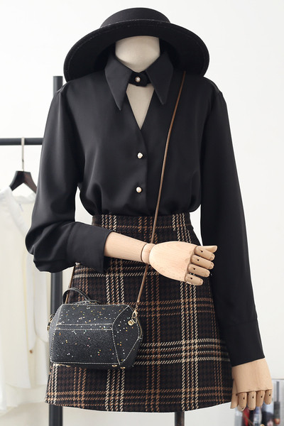 Stiilne naiste särk klassikalise krae ja pikkade šifoonist varrukatega