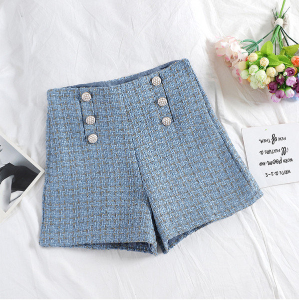 Stilingi moteriški šortai aukštu juosmeniu ir sagomis