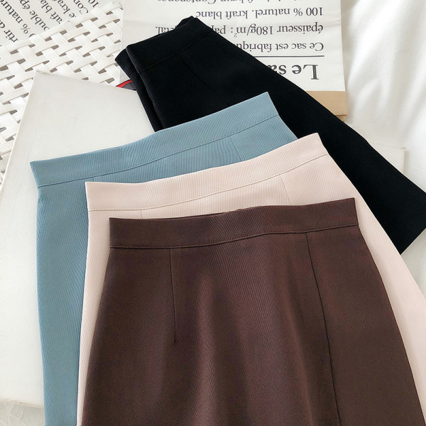 Модерна къса дамска пола с висока талия и цепка 