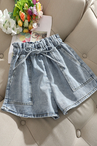 Kõrge vöökoha ja lipsudega vabaaja naiste lühikesed püksid – lai mudel