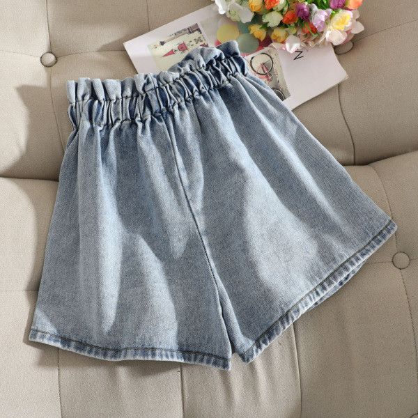 Kõrge vöökoha ja lipsudega vabaaja naiste lühikesed püksid – lai mudel