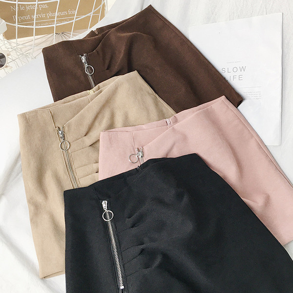 Praegused naiste seelik-püksid lukuga ja kõrge vöökohaga