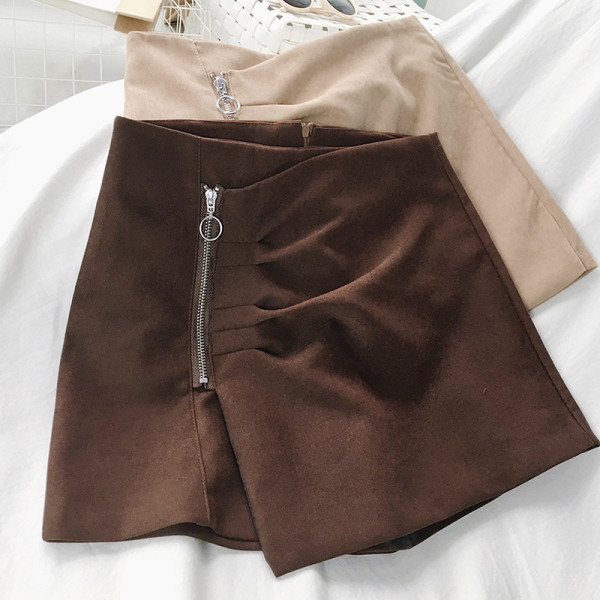 Praegused naiste seelik-püksid lukuga ja kõrge vöökohaga