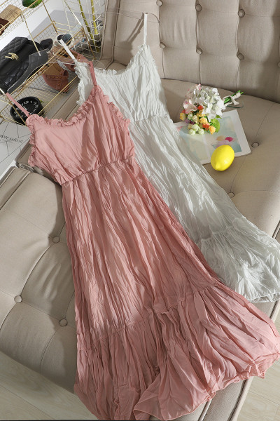 Дълга дамска плисирана рокля от шифон с тънки презрамки 