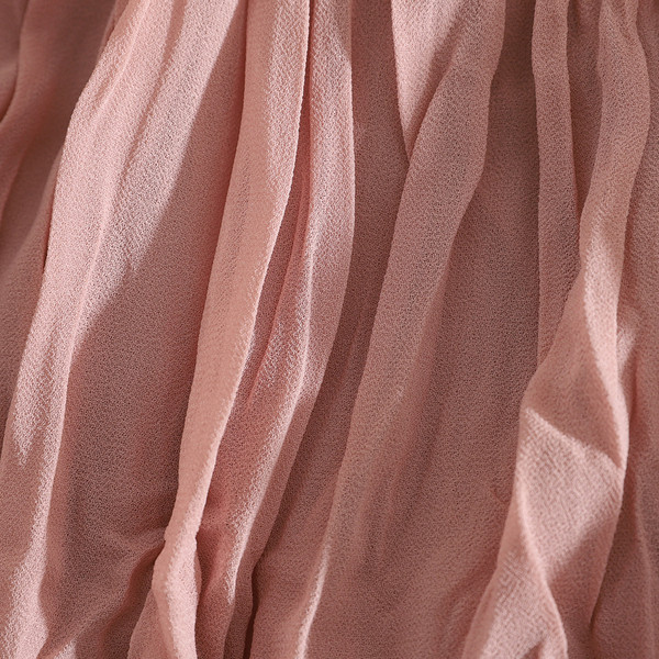 Дълга дамска плисирана рокля от шифон с тънки презрамки 