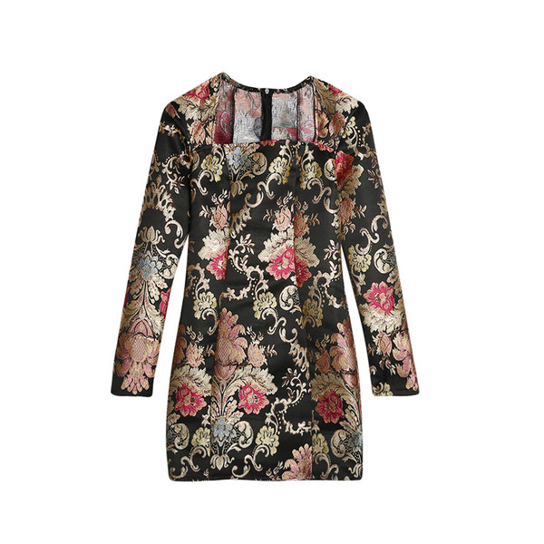 Вталена дамска рокля с дълъг ръкав и бродирани флорални мотиви