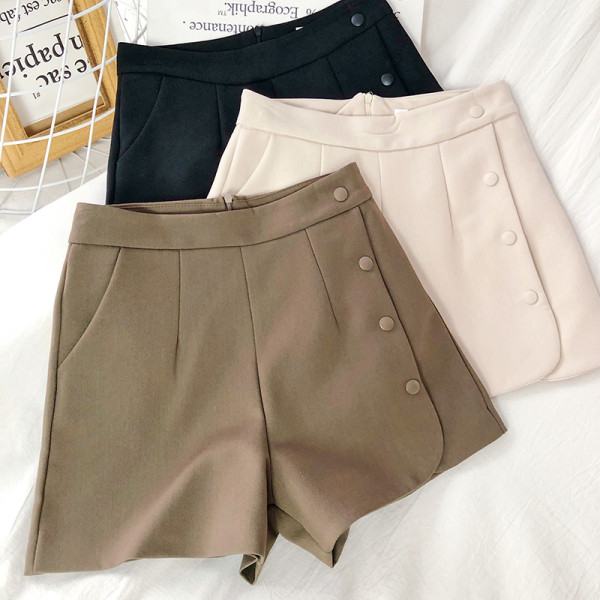 Актуални дамски къси панталони с висока талия и копчета