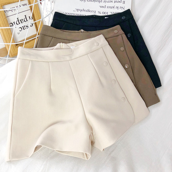 Актуални дамски къси панталони с висока талия и копчета