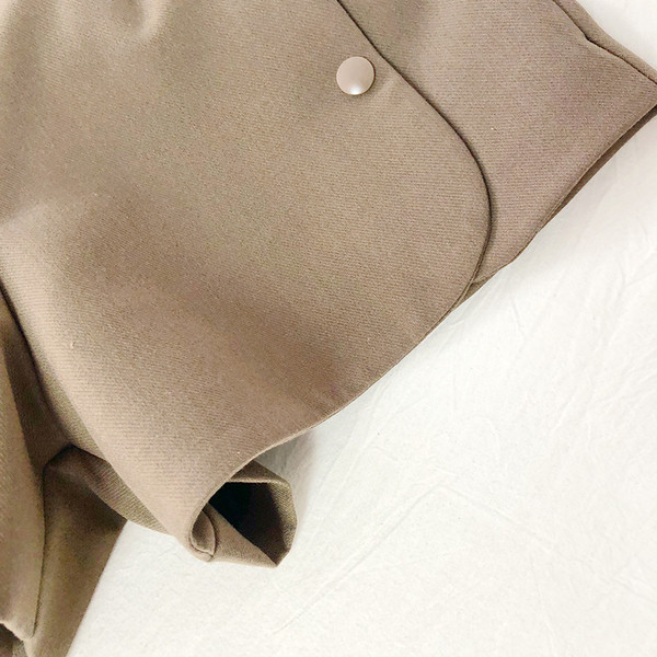 Актуални дамски къси панталони с висока талия и копчета