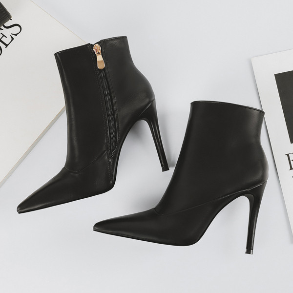 Елегантни пролетно-есенни боти от еко кожа заострен модел и 10 см.ток