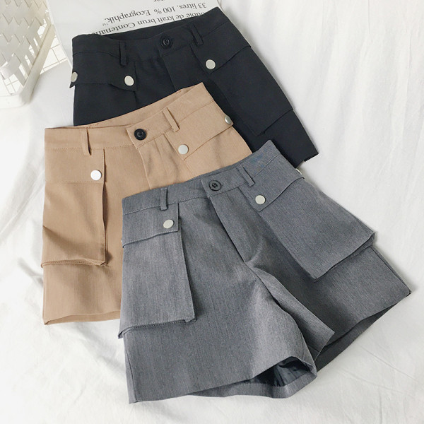 Къси дамски панталони широк модел с джобове и висока талия