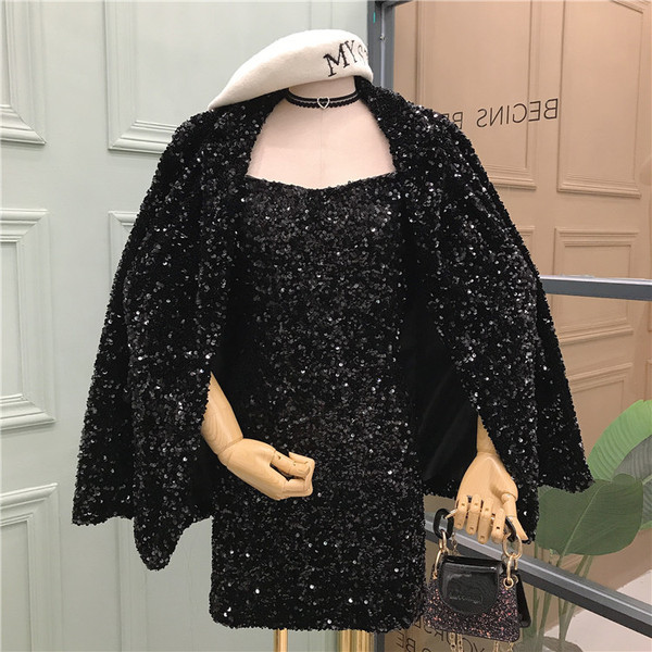 Лъскав дамски блейзър с пайети и средна дължина в черен цвят