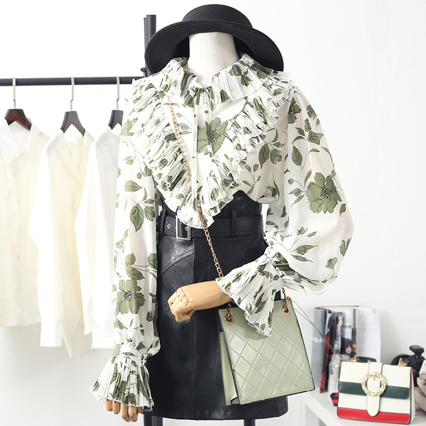 Модерна дамска риза  с широки лотос ръкави и шарка